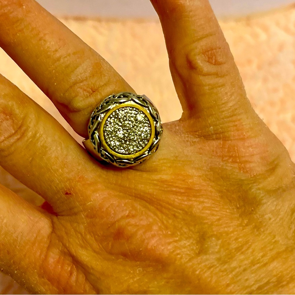 Fashion ring